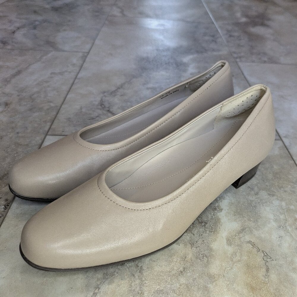 NEW SAS Regina Pumps (women's 8N)